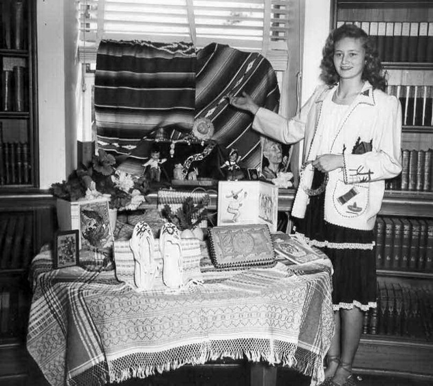 Gwendolyn Volckening presents a Mexican Exhibit in campus library